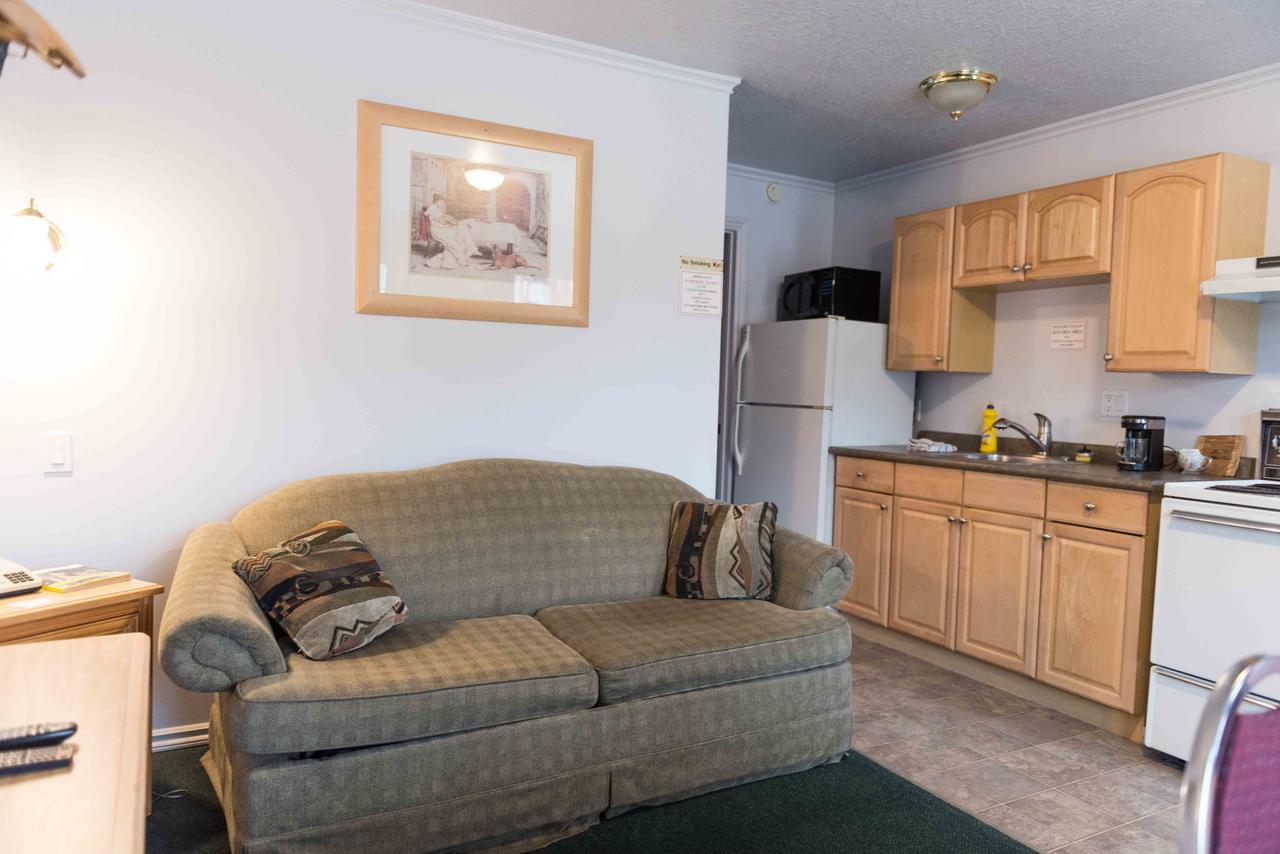 Radium Park Motel 3*